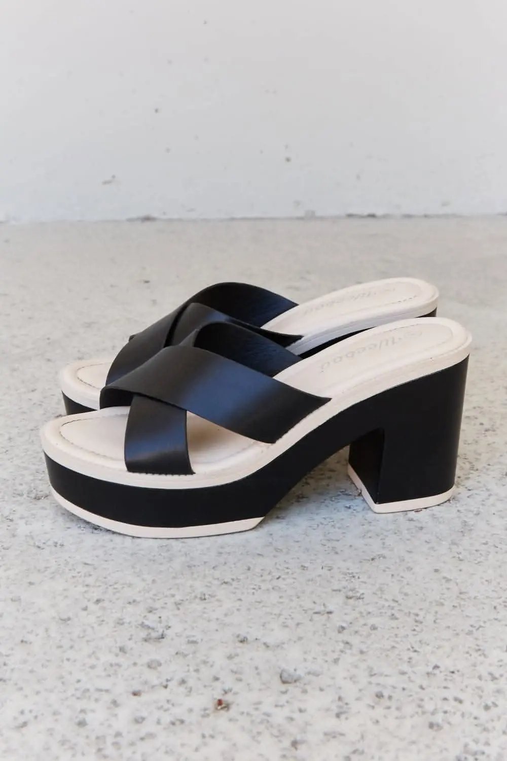 Weeboo contrast platform sandals in black - Love Salve
